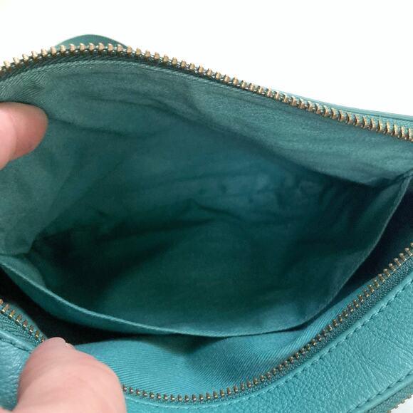 Fossil Teal Leather Crossbody Bag | Vintage Inspired | Fall City Street Style - Picture 16 of 16